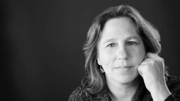 tisdale_S01-1438_MED_unbranded-BW.jpg?sw=592&cx=0&cy=0&cw=3000&ch=1688&q=60